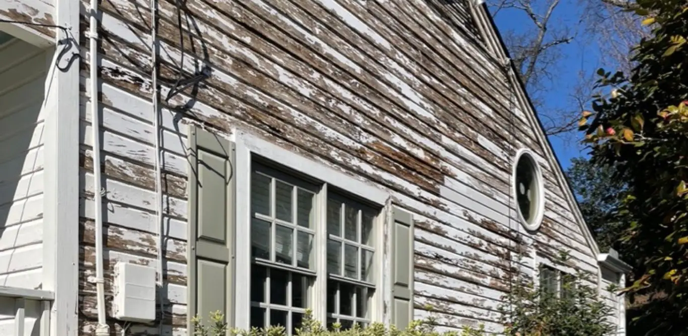 A house in Irondale AL with 105 dutch lap siding where the paint is pealing
