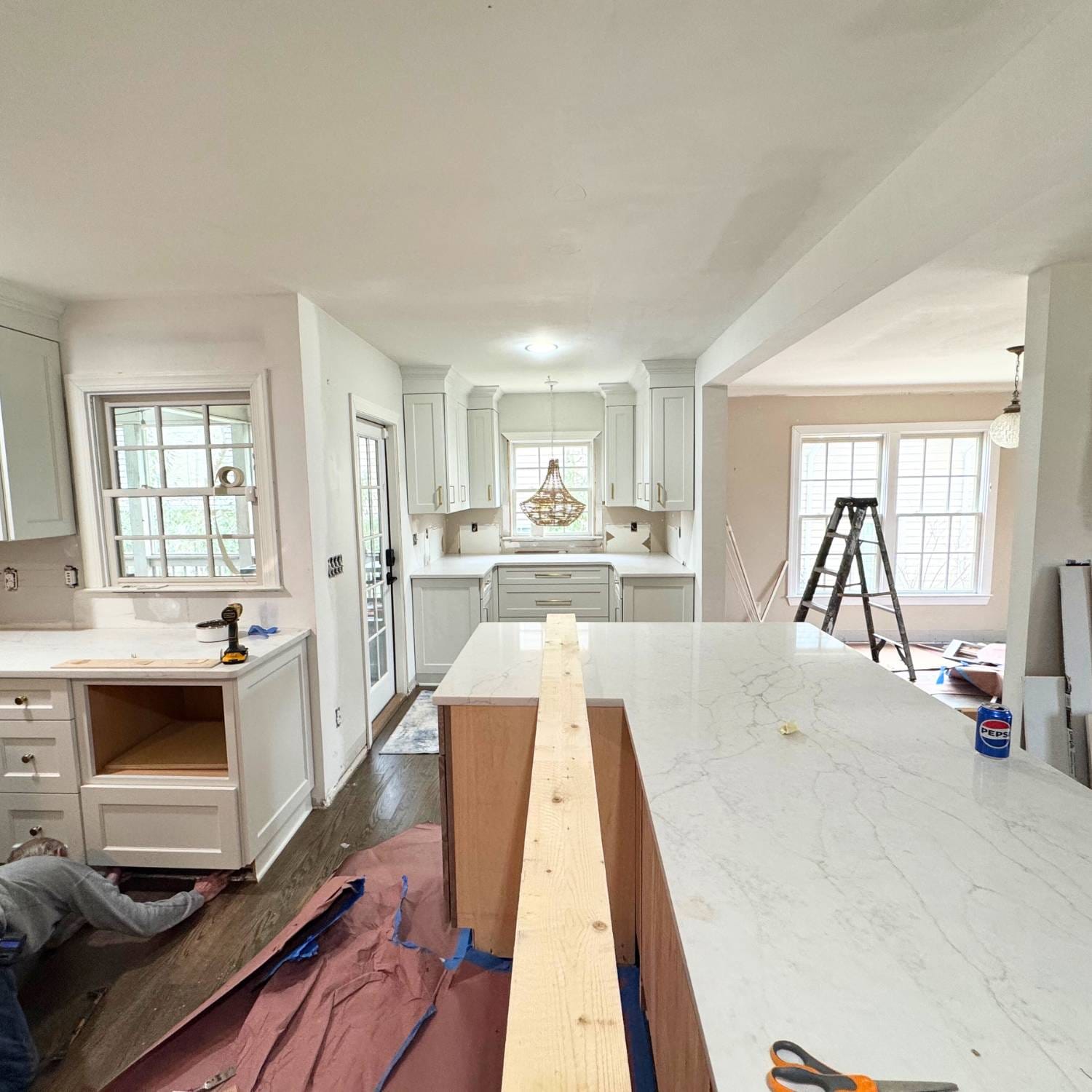 A kitchen remodeling in Vestavia Hills, AL, showcasing newly installed cabinets, quartz countertops, and an open-concept layout.