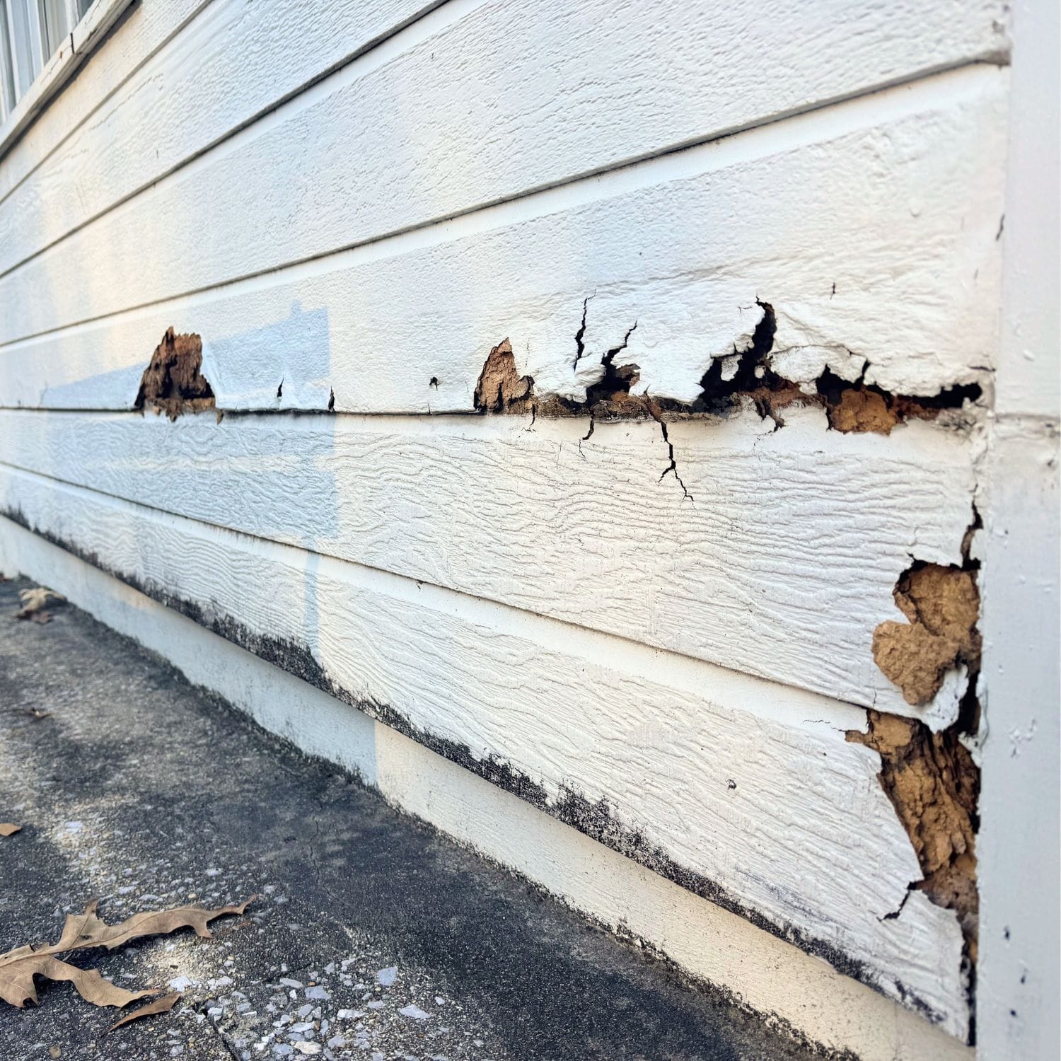 Damaged exterior siding with cracks and rot, emphasizing the need for professional siding repair in Mountain Brook, AL.